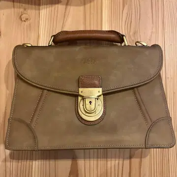 타케오 키쿠치 백