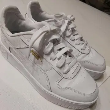 PUMA 화이트 스니커즈 24cm