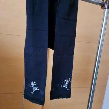 알베로베로 새상품 블랙 캐릭터 자수 레깅스