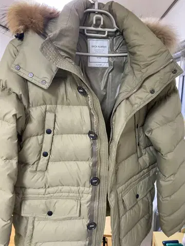 카키 그레이 색상 퍼 후드 다운 자켓