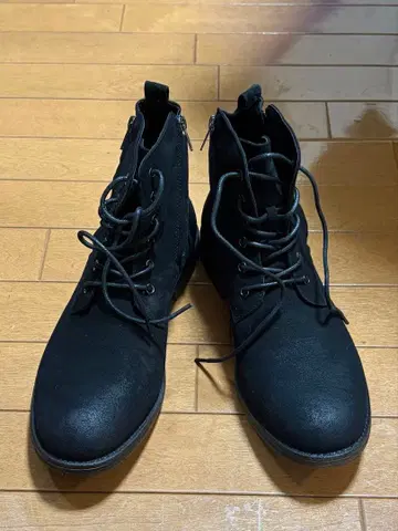 블랙 스웨이드 지퍼 부츠