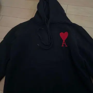 하트 자수 블랙 후드티