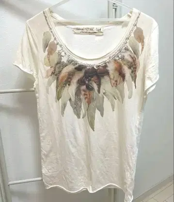 goa 깃털 프린트 T셔츠