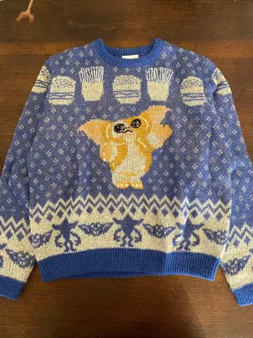 캔디 스트리퍼 그렘린 스웨터