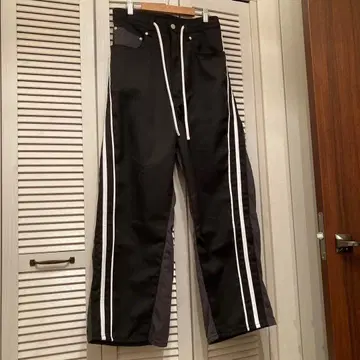 정가 19800엔 RNA 콤비네이션 트랙 팬츠