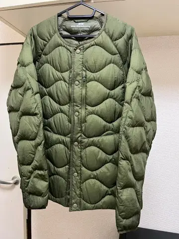 UNIQLO 화이트 마운티니어링 다운 자켓 M