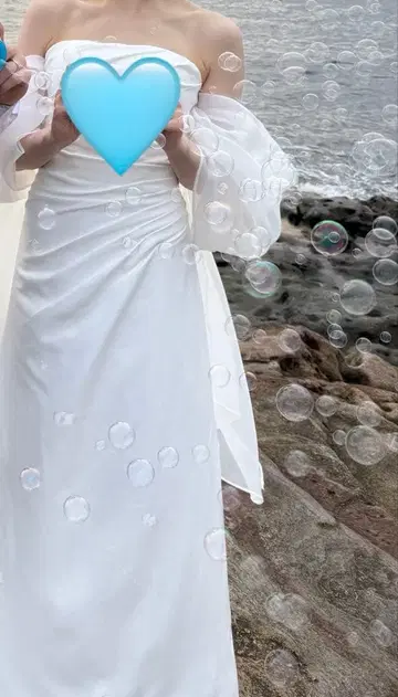 화이트 웨딩 드레스 플레어 슬리브