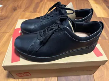 [미사용 새상품] FITFLOP 블랙 가죽 스니커즈