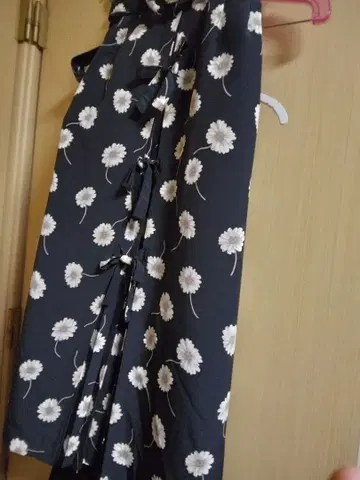 꽃무늬 리본 포함 롱 스커트