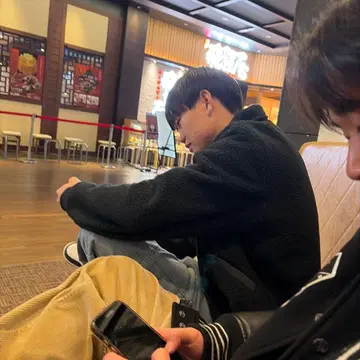 유명 KPOP 아이돌의 폴라로이드