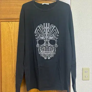 USUALIS 블랙스컬 티셔츠