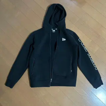 New Era 블랙 후드티 M 사이즈