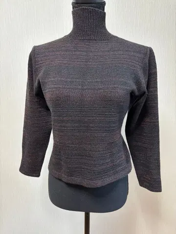 터틀넥 니트 다크 그레이 오렌지