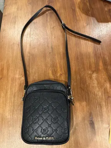 Maison de FLEUR 블랙 숄더백