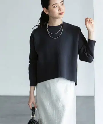 Noble MINA 크롭 니트 풀오버