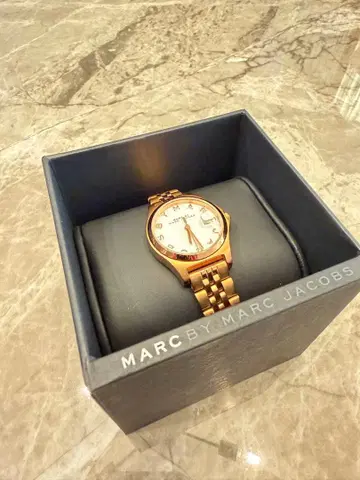 MARC BY MARC JACOBS 골드 손목시계