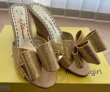 리본 포함 골드 웨지 샌들