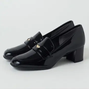 새상품급 현행 다이애나 힐업 코인 로퍼 에나멜 블랙 24cm