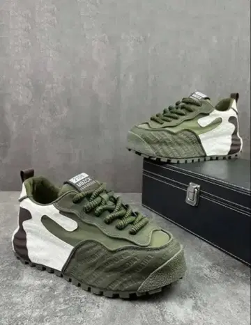 그린 화이트 스니커즈 통굽 스니커즈