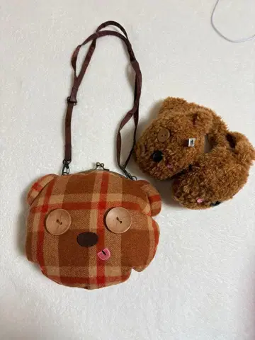 곰 얼굴 모양 백 체크 무늬 귀도리