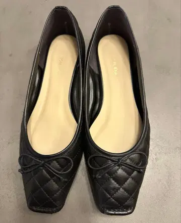 스퀘어 스티치 퀼팅 발레 슈즈 슬로브 이에나