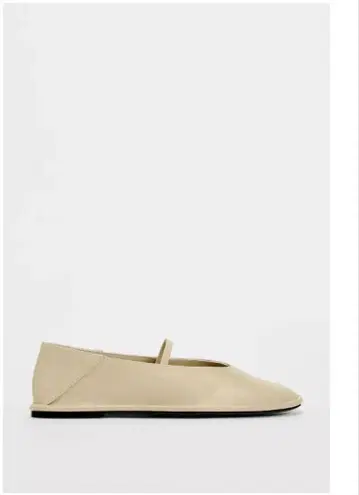 ZARA 베이지 플랫슈즈 39