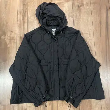 새상품급 ZARA 퀼팅 자켓 블랙 M 사이즈