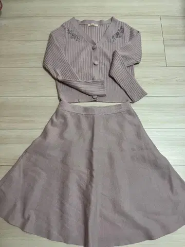 리브 편직 옅은 핑크 가디건 & 스커트 세트