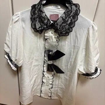 NOEMIE 반팔 셔츠 블라우스 화이트 지뢰계 레이스 프릴