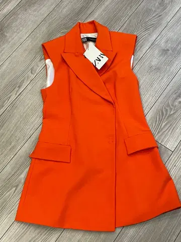 [미사용 새상품] ZARA 오렌지 슬리브리스 자켓 베스트