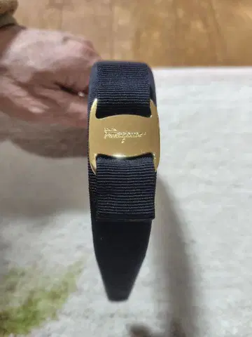 [ 새상품 미사용 ] Ferragamo 블랙 머리띠