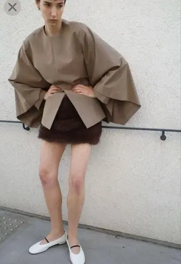 클라네 FAKE FUR LOW WAIST MINI SKIRT