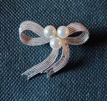 실버 리본 펄 브로치