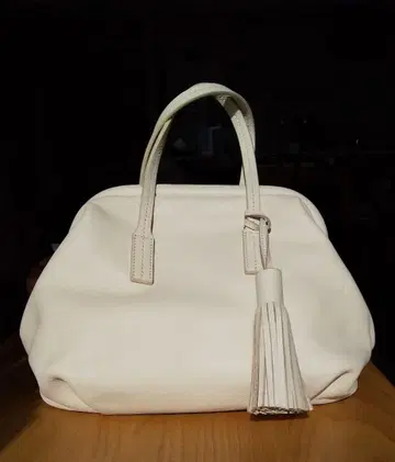 태슬 달린 핸드백