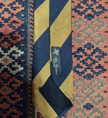 앳반누치 레지멘탈 타이