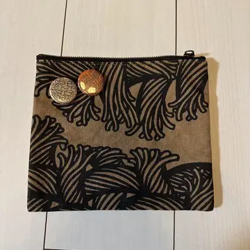 크리스토퍼 네메스 파우치