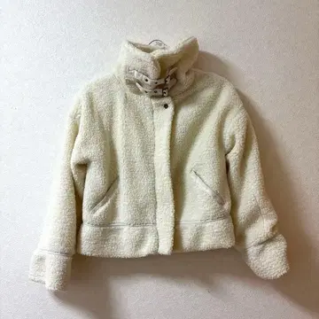 [ titty&Co. ] 크림색 보아 자켓