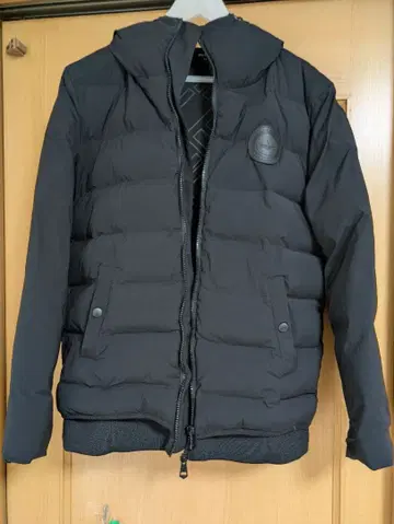 1PIU1UGUALE3 RELAX 백 로고 다운 자켓