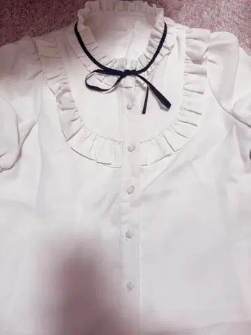 evelyn 바이컬러 리본 블라우스