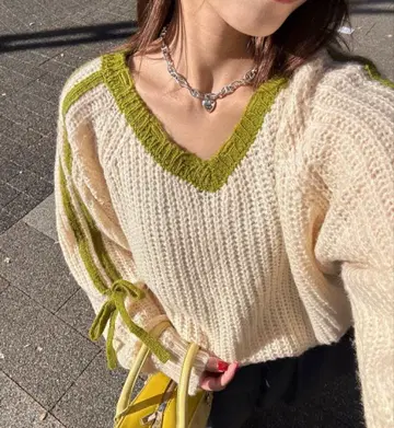 소매 라인 래글런 니트