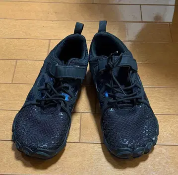 블랙 메쉬 러닝화