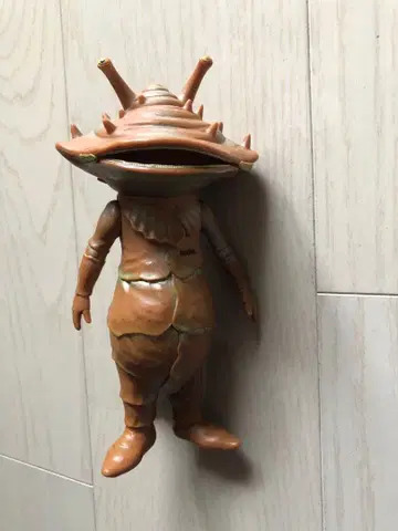 울트라 괴수 피규어 브라운