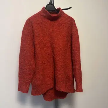 빨간색 터틀넥 오버 사이즈 니트