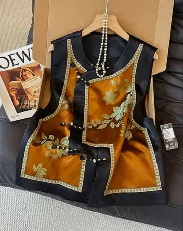 오렌지 x 블랙 자수 플라워 패턴 새틴풍 베스트