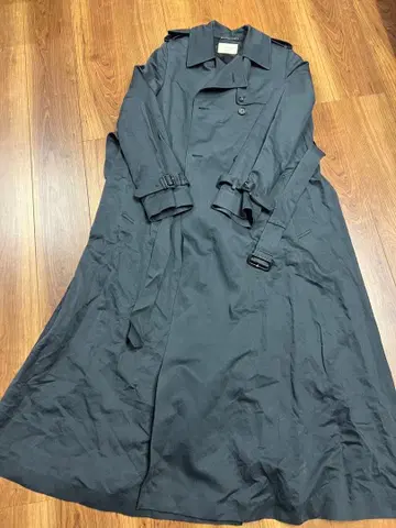 ebure 다크 그레이 트렌치코트 샘플