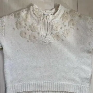 MOUSSY 아이보리 꽃무늬 자수 니트 스웨터