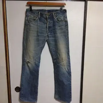 OMNIGOD 라이트 블루 스트레이트 데님 무릎 구멍 있음 사이즈 31