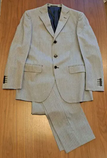 스트라이프 디자인 수트 3버튼