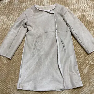 라이트 그레이 무스탕 코트