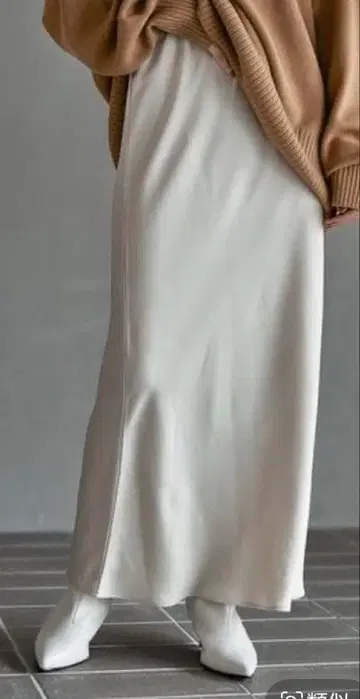 스트레치 새틴 스커트 이번 시즌 렙심 새상품 아이보리 tall